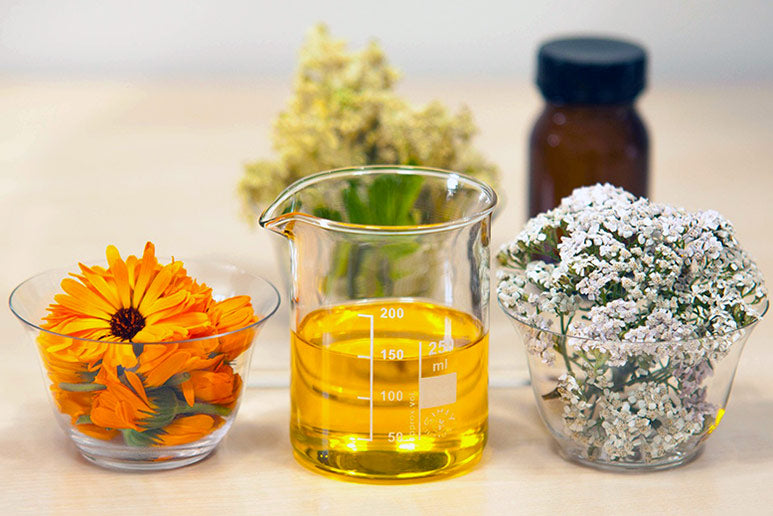 HERE’S HOW JOJOBA OIL HELPS OUR SKIN GLOW GLAMOROUSLY