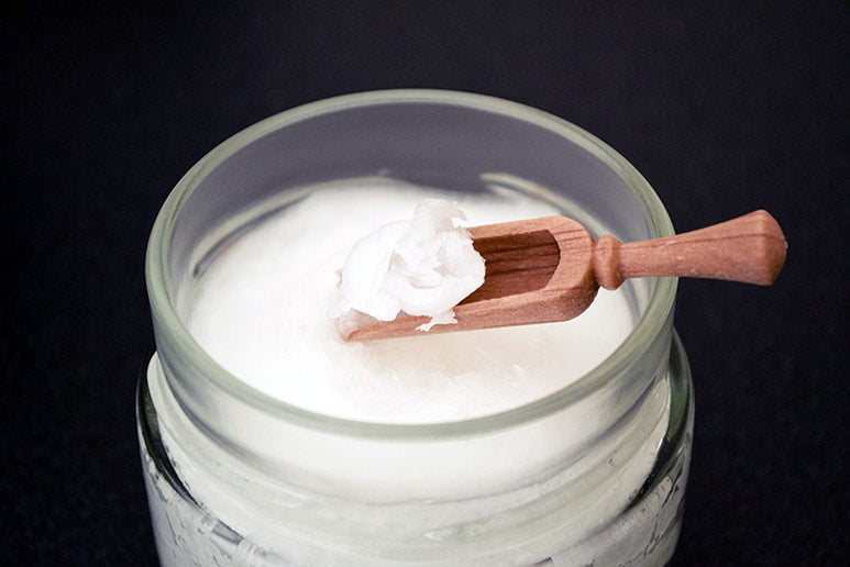 HERE’S HOW COCONUT OIL HELPS OUR SKIN